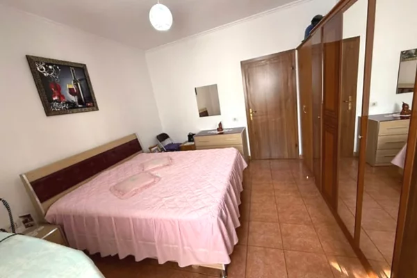 Shtepi ne shitje Apartament ne Tirane, 2+1, Mobilimi E mobiluar, Pagesa 109,000  Euro.