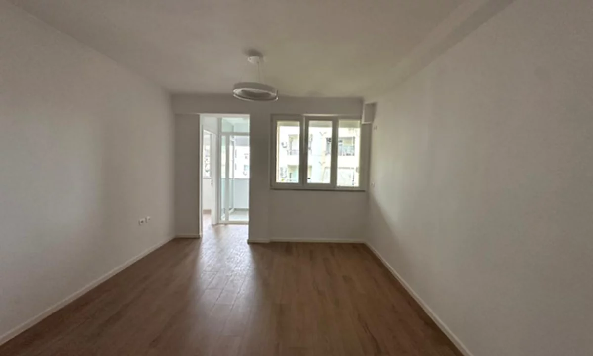 Shtepi ne shitje Apartament ne Tirane, 1+1, Mobilimi Bosh, pa mobiluar, Pagesa 102,000  Euro.