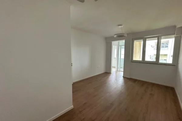 Shtepi ne shitje Apartament ne Tirane, 1+1, Mobilimi Bosh, pa mobiluar, Pagesa 102,000  Euro.