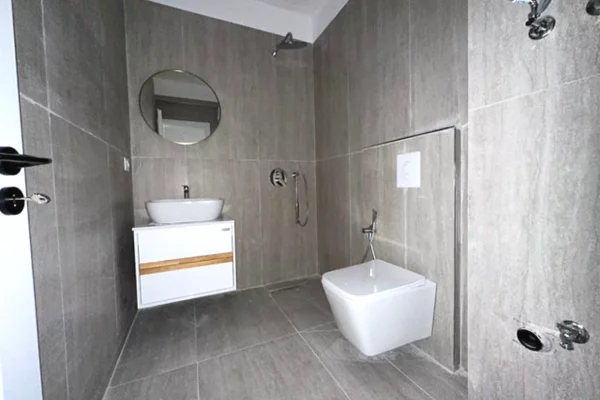 Shtepi ne shitje Apartament ne Tirane, 1+1, Mobilimi Bosh, pa mobiluar, Pagesa 102,000  Euro.