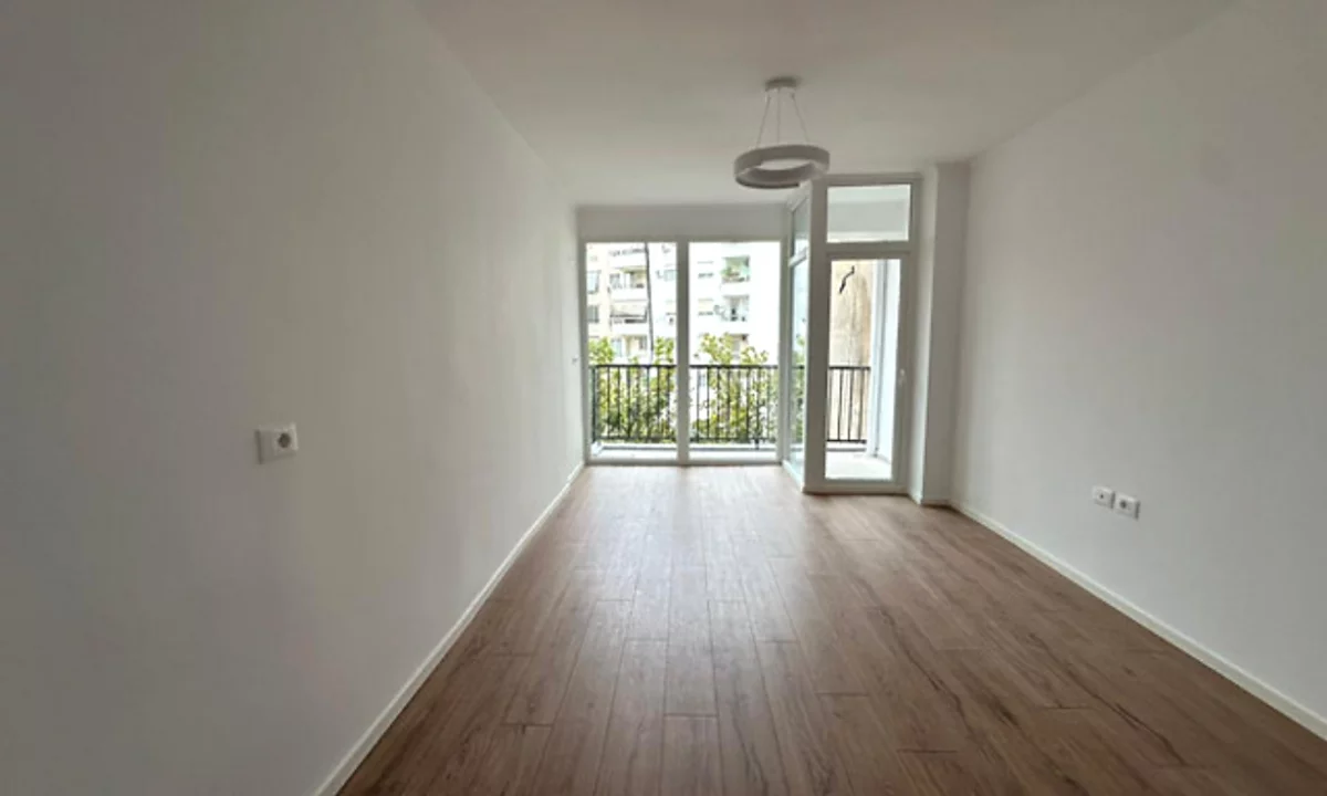 Shtepi ne shitje Apartament ne Tirane, 1+1, Mobilimi Bosh, pa mobiluar, Pagesa 115,000  Euro.