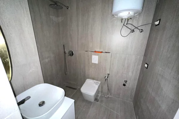 Shtepi ne shitje Apartament ne Tirane, 1+1, Mobilimi Bosh, pa mobiluar, Pagesa 115,000  Euro.