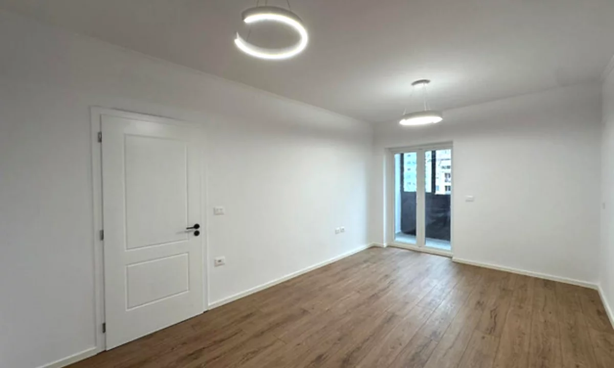 Shtepi ne shitje Apartament ne Tirane, 1+1, Mobilimi Bosh, pa mobiluar, Pagesa 117,000  Euro.