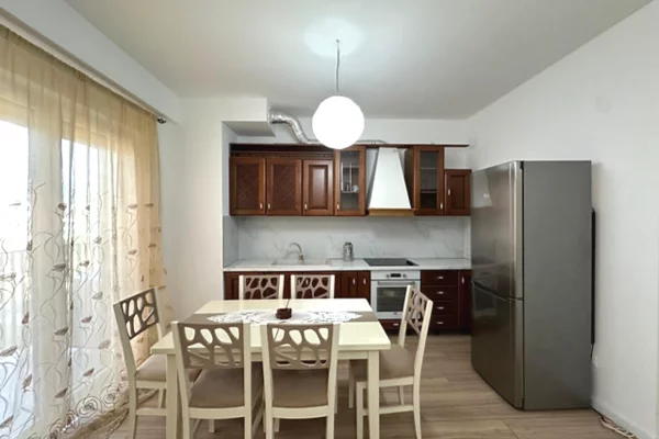 Shtepi ne shitje Apartament ne Tirane, 1+1, Mobilimi E mobiluar, Pagesa 140,000  Euro.