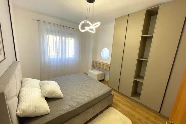Shtepi ne shitje Apartament ne Tirane, 1+1, Mobilimi E mobiluar, Pagesa 109,000  Euro.