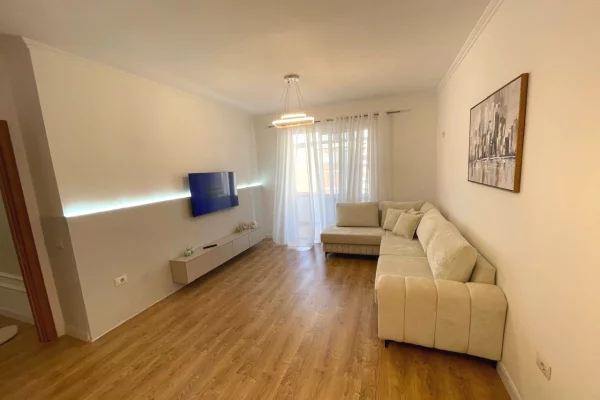 Shtepi ne shitje Apartament ne Tirane, 1+1, Mobilimi E mobiluar, Pagesa 109,000  Euro.