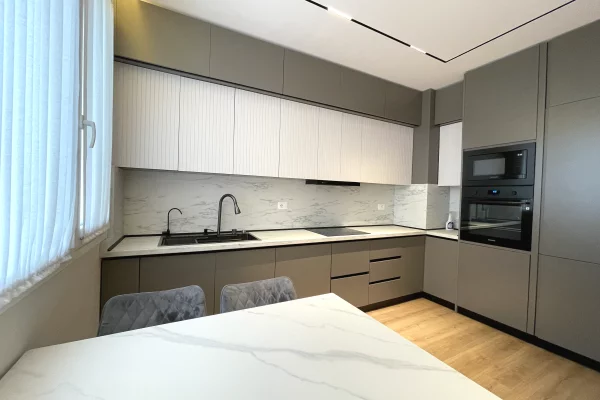 Shtepi ne shitje Apartament ne Tirane, 2+1, Mobilimi E mobiluar, Pagesa 220,000  Euro.