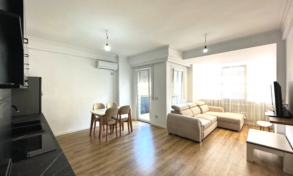 Shtepi ne shitje Apartament ne Tirane, 2+1, Mobilimi E mobiluar, Pagesa 190,000  Euro.