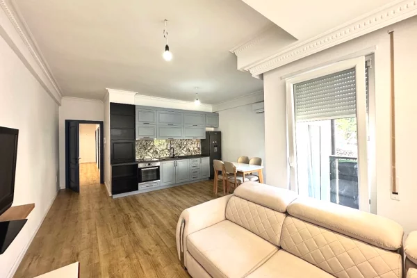 Shtepi ne shitje Apartament ne Tirane, 2+1, Mobilimi E mobiluar, Pagesa 190,000  Euro.