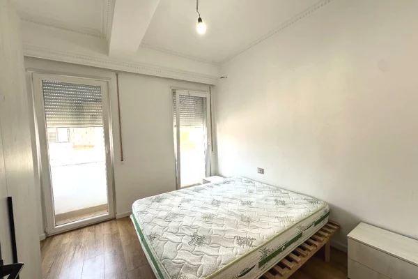 Shtepi ne shitje Apartament ne Tirane, 2+1, Mobilimi E mobiluar, Pagesa 190,000  Euro.