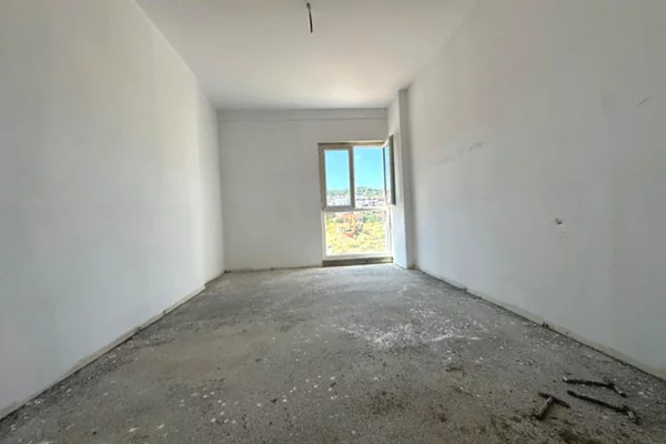 Shtepi ne shitje Apartament ne Tirane, 1+1, Mobilimi Bosh, pa mobiluar, Pagesa 215,000  Euro.