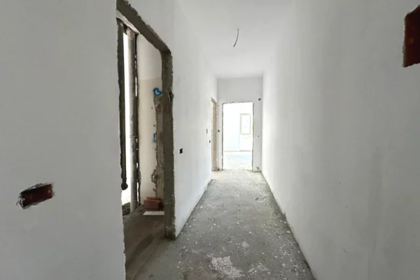 Shtepi ne shitje Apartament ne Tirane, 1+1, Mobilimi Bosh, pa mobiluar, Pagesa 215,000  Euro.