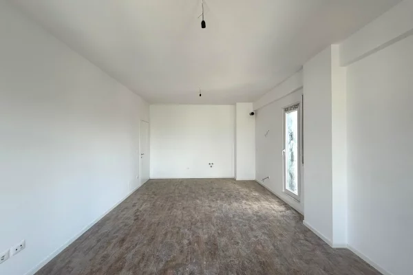 Shtepi ne shitje Apartament ne Tirane, 2+1, Mobilimi Bosh, pa mobiluar, Pagesa 91,800  Euro.