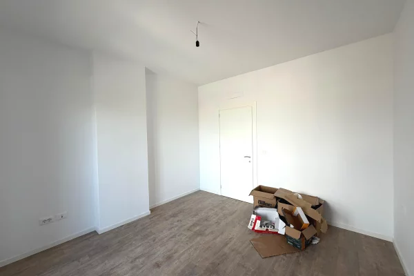 Shtepi ne shitje Apartament ne Tirane, 2+1, Mobilimi Bosh, pa mobiluar, Pagesa 91,800  Euro.