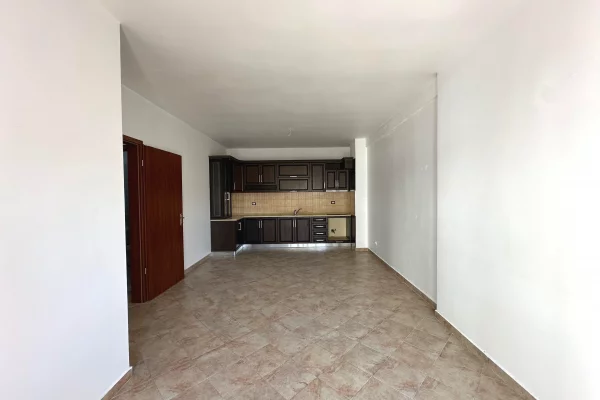 Shtepi ne shitje Apartament ne Tirane, 3+1, Mobilimi Pjeserisht e mobiluar, Pagesa 120,000  Euro.