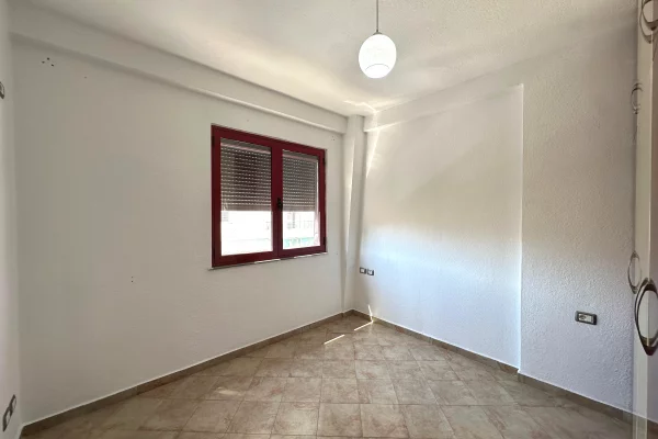 Shtepi ne shitje Apartament ne Tirane, 3+1, Mobilimi Pjeserisht e mobiluar, Pagesa 120,000  Euro.