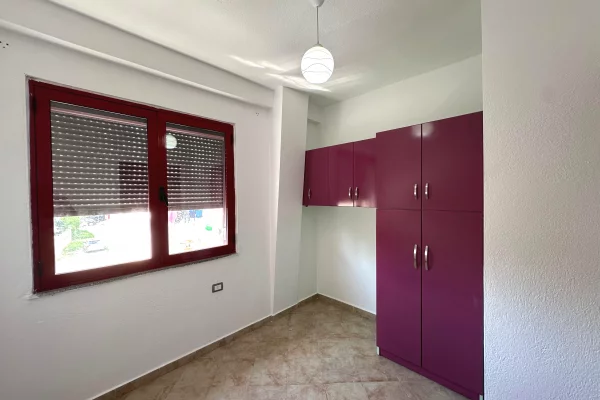 Shtepi ne shitje Apartament ne Tirane, 3+1, Mobilimi Pjeserisht e mobiluar, Pagesa 120,000  Euro.