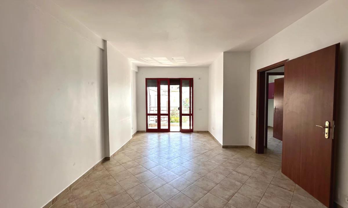 Shtepi ne shitje Apartament ne Tirane, 3+1, Mobilimi Pjeserisht e mobiluar, Pagesa 120,000  Euro.