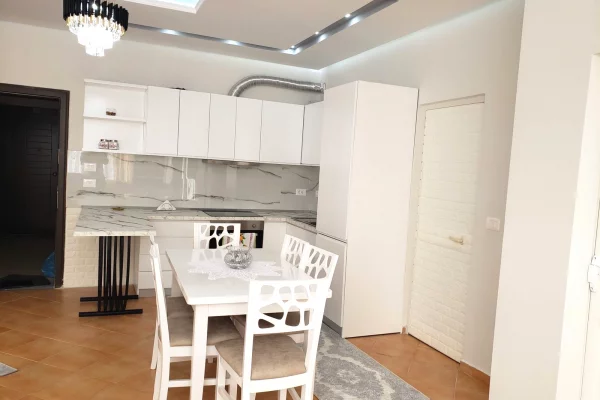 Shtepi me qera Apartament ne Tirane, 1+1, Mobilimi E mobiluar, Pagesa 600  Euro.