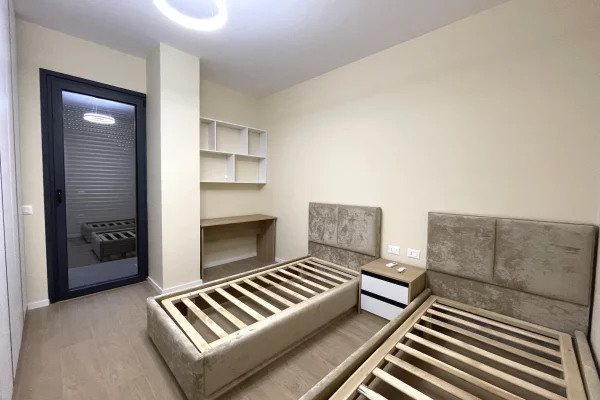 Shtepi me qera Apartament ne Tirane, 2+1, Mobilimi E mobiluar, Pagesa 1,300  Euro.