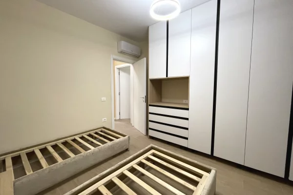 Shtepi me qera Apartament ne Tirane, 2+1, Mobilimi E mobiluar, Pagesa 1,300  Euro.
