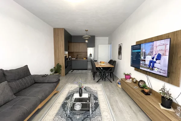 Shtepi ne shitje Apartament ne Tirane, 2+1, Mobilimi E mobiluar, Pagesa 120,000  Euro.