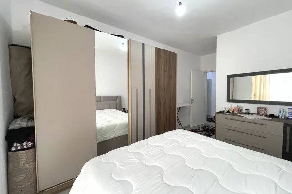 Shtepi ne shitje Apartament ne Tirane, 2+1, Mobilimi E mobiluar, Pagesa 120,000  Euro.