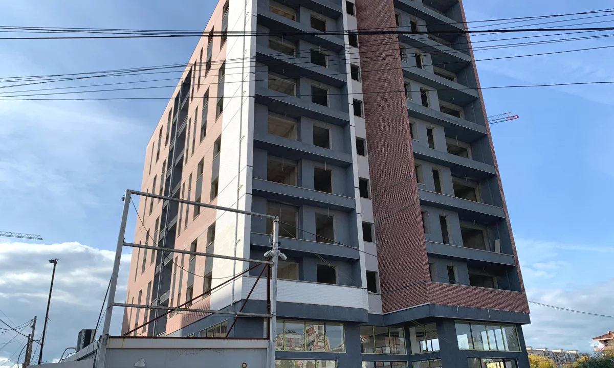 Shtepi ne shitje Apartament ne Tirane, 1+1, Mobilimi Bosh, pa mobiluar, Pagesa 93,000  Euro.