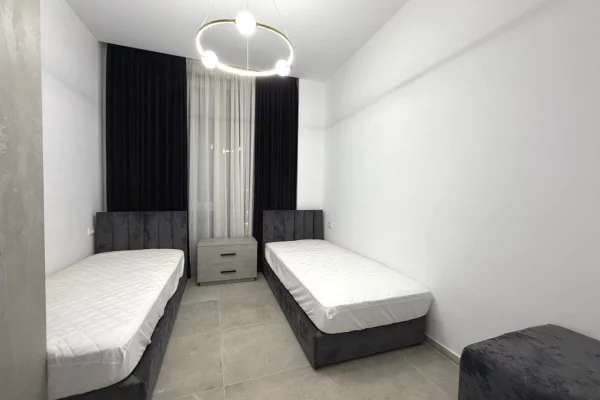 Shtepi me qera Apartament ne Tirane, 2+1, Mobilimi E mobiluar, Pagesa 1,350  Euro.