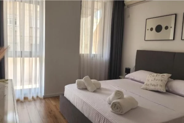 Shtepi me qera Apartament ne Tirane, 2+1, Mobilimi E mobiluar, Pagesa 800  Euro.