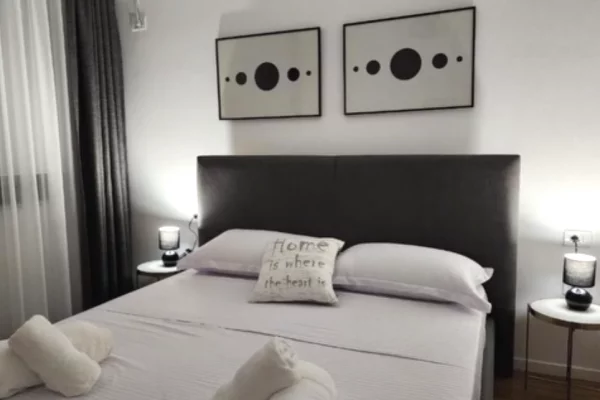 Shtepi me qera Apartament ne Tirane, 2+1, Mobilimi E mobiluar, Pagesa 800  Euro.