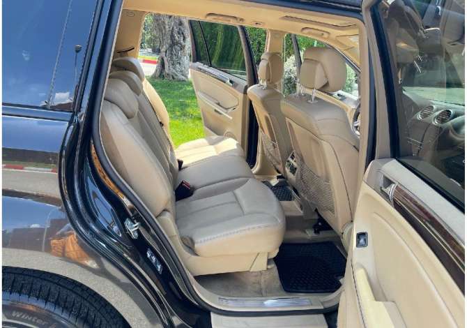 Makina me qera ne Rinas -SUV  7 vende Mercedes Benz GL Duke Filluar Nga 65 euro dita.