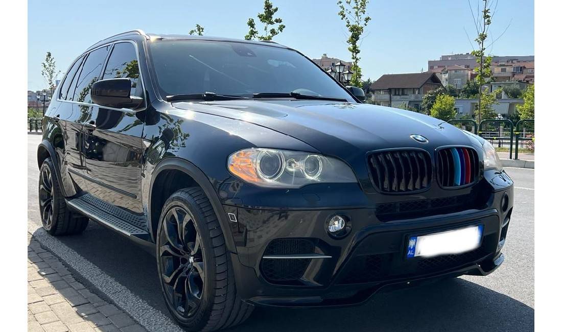 Jepet me qera BMW X5 Luxury Line duke filluar nga 120 euro dita
