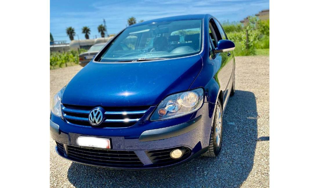 Jepet makina Golf me qera duke filluar nga 28 euro dita.