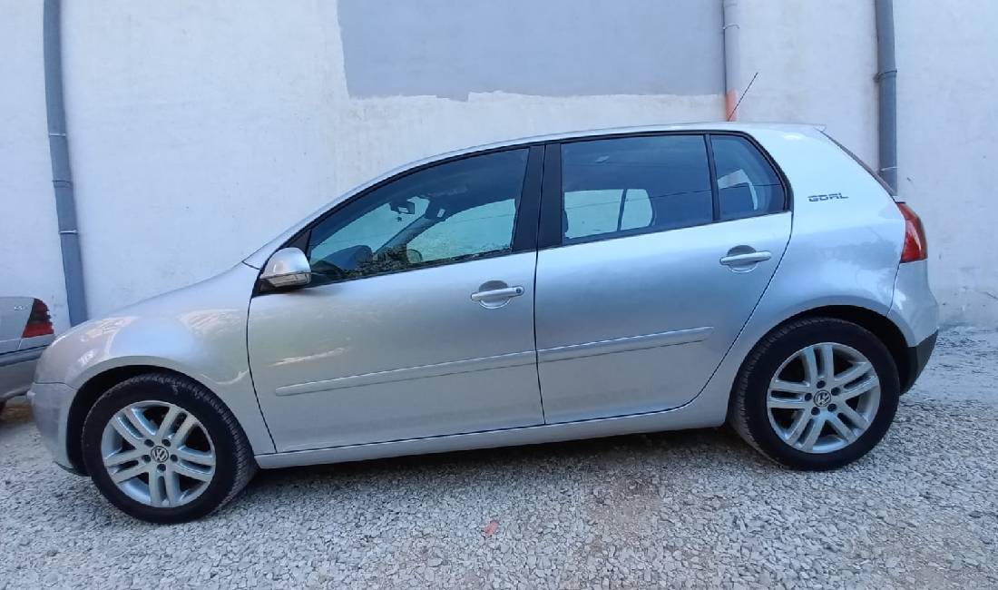 Jepet me qera Makina Golf 5 duke filluar nga 30 euro dita