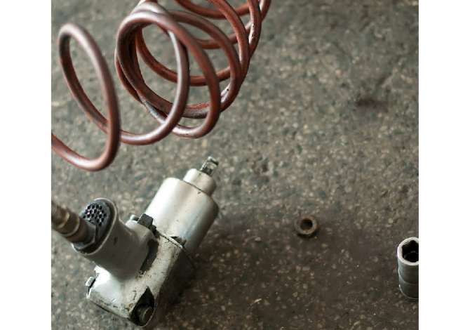 Auto servis dhe pjese kembimi  ofron Servis te pergjithshem Mekanik dhe Xhenerik, Pjese kembimi etj.