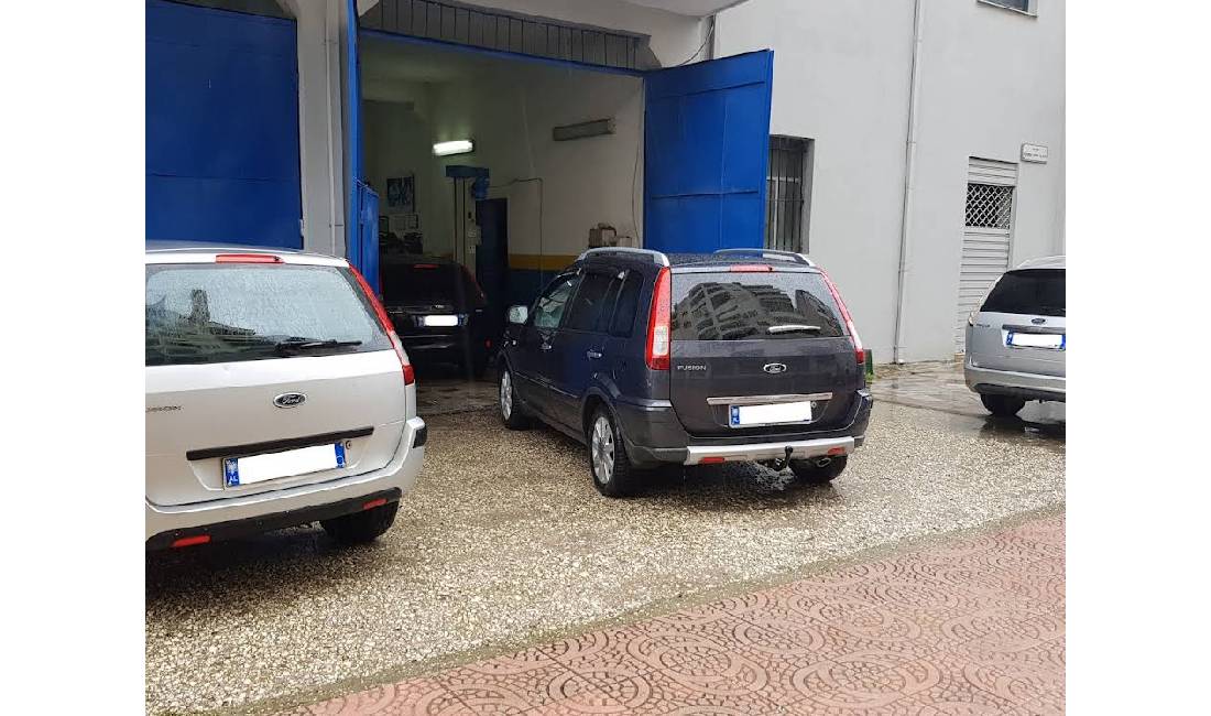 Auto servis dhe pjese kembimi  ofron Servis te pergjithshem Mekanik dhe Xhenerik, Pjese kembimi etj.