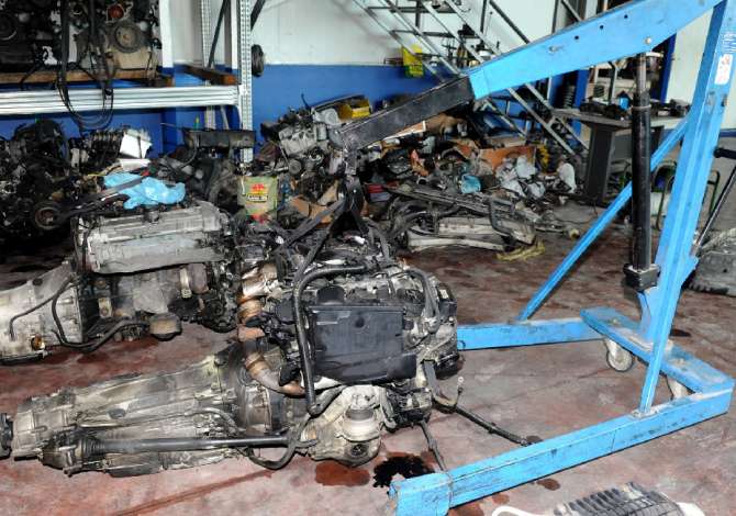 Auto servis ofron sherbime Servisi, Karrotreci, Gomisterie, Pjese kembimi dhe Lyerje 