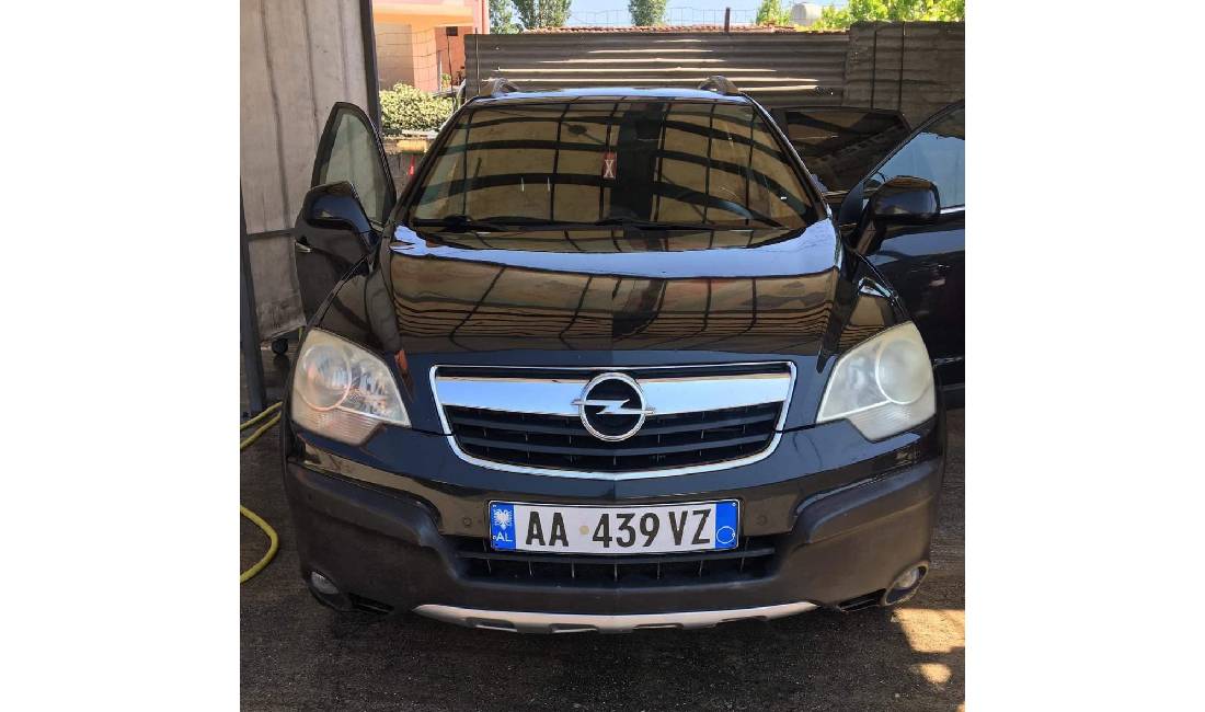 Jepet me qera Makina Opel Antera duke filluar nga 45 euro dita