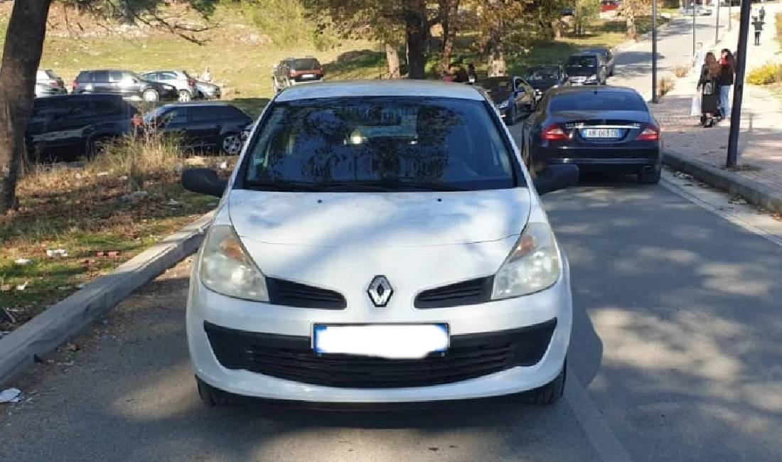Jepet me qera Makina Renault Clio duke filluar nga 30 euro dita