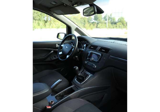 Makina ekonomike me qera Ford C Max duke filluar nga 25 euro dita