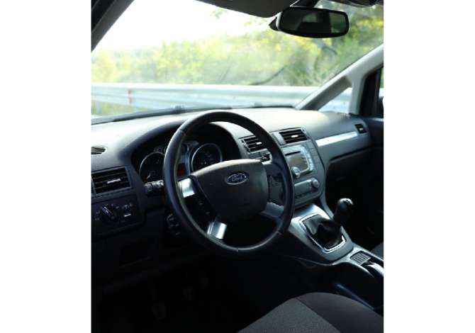 Makina ekonomike me qera Ford C Max duke filluar nga 25 euro dita