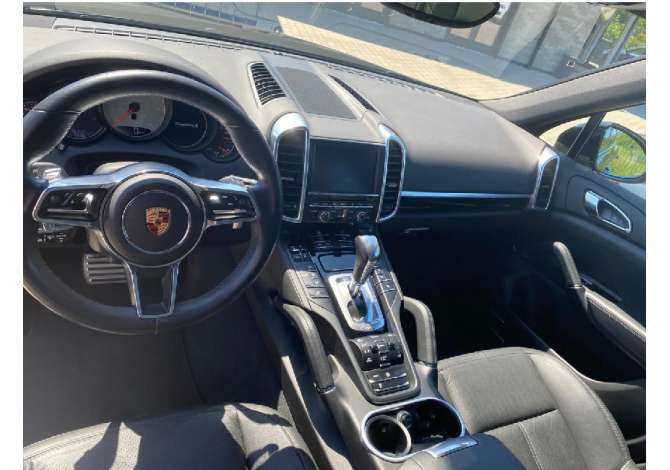Jepet me qera PORSCHE CAYENNE duke filluar nga 120 euro dita