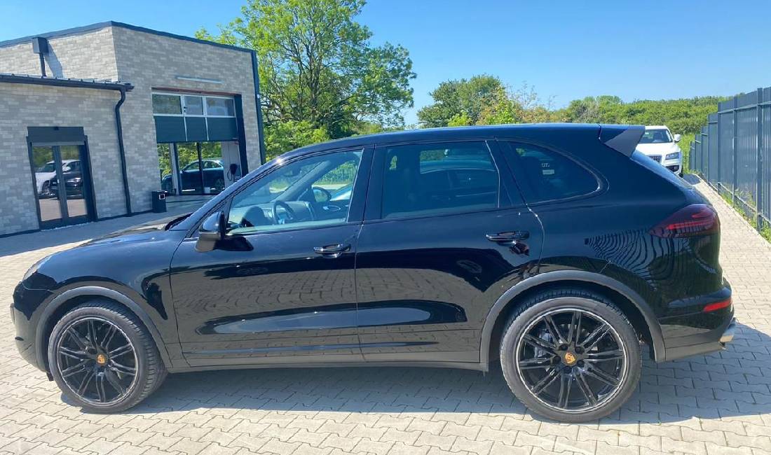 Jepet me qera PORSCHE CAYENNE duke filluar nga 120 euro dita