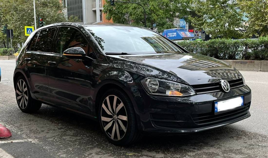 Jepet me qera Volkswagen Golf 7 duke filluar nga 50 euro dita