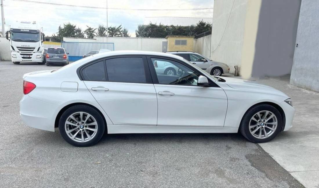 Jepet me qera Makina BMW Seria 3 duke filluar nga 70 euro dita