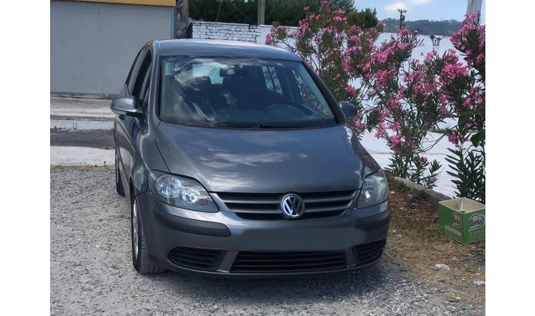 Jepet me qera Volkswagen Golf 5+ duke filluar nga 25 euro dita