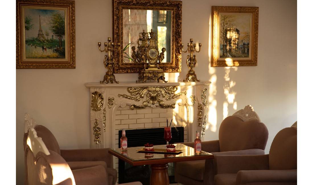 Offerte di lavoro a Tirana, Profession Kamarier/e,  Banakiere dhe Hostess , Con esperienza, Pagamento Trattabile.