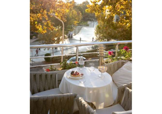 Offerte di lavoro a Tirana, Profession Kamarier/e,  Banakiere dhe Hostess , Con esperienza, Pagamento Trattabile.