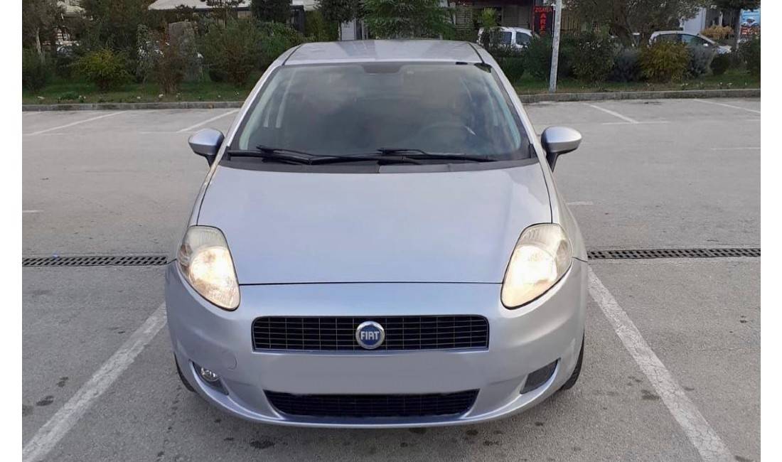 Jepet me qera Fiat Grande Punto duke filluar nga 30 euro ne dite